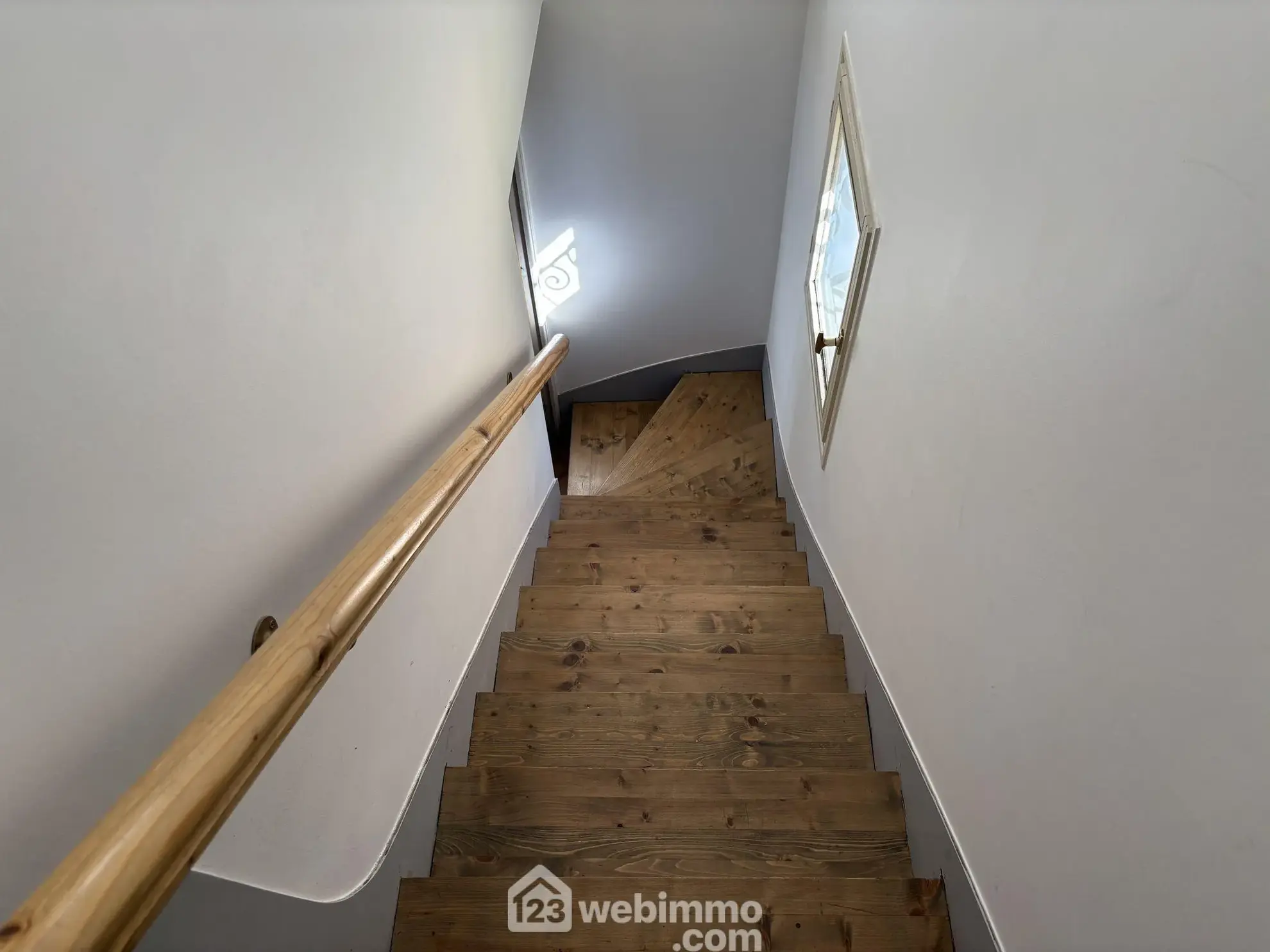 Maison en pierre avec extension à Colombiers - 107 m², 3 chambres, garage, terrain boisé 