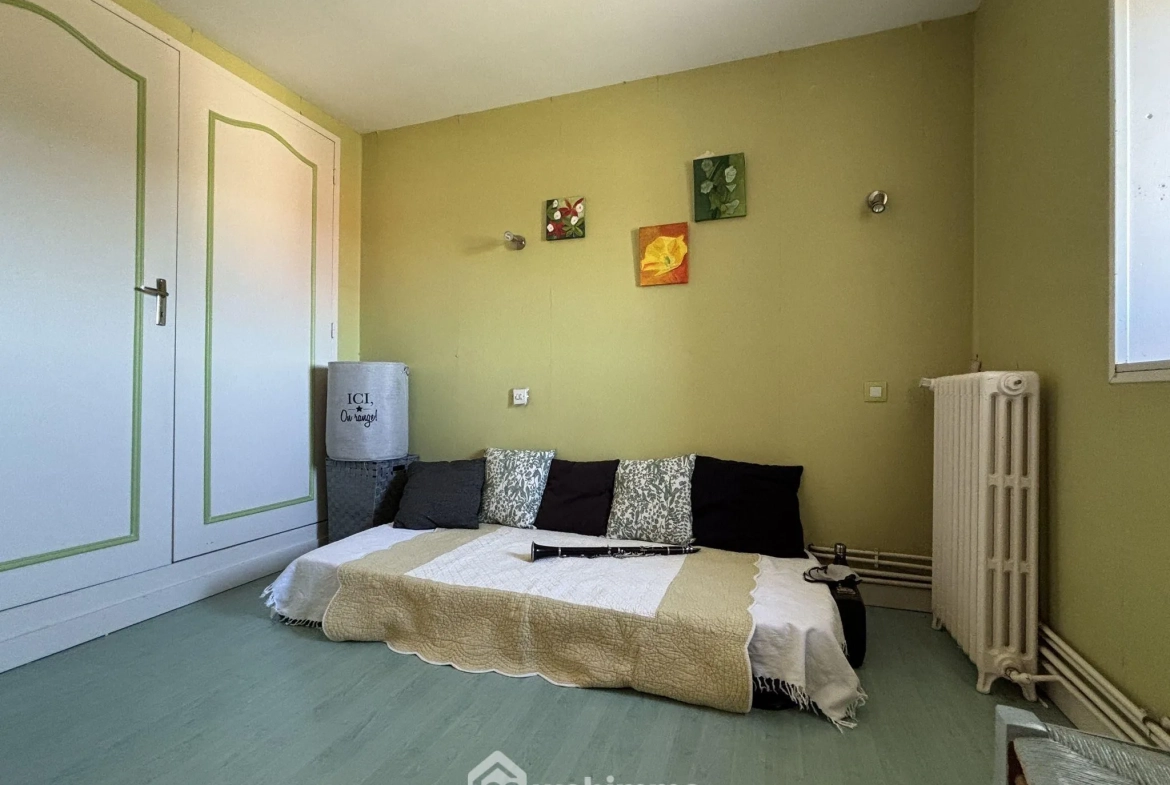Maison en pierre avec extension à Colombiers - 107 m², 3 chambres, garage, terrain boisé 