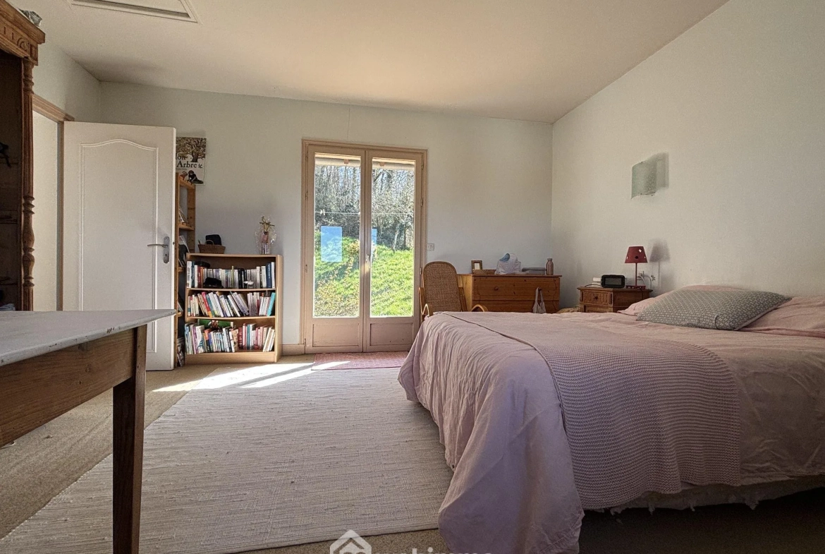 Maison en pierre avec extension à Colombiers - 107 m², 3 chambres, garage, terrain boisé 