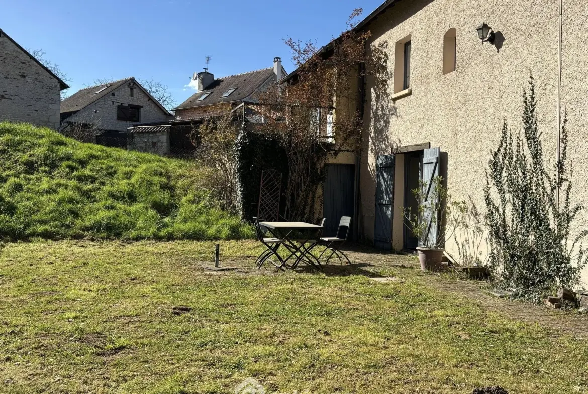 Maison en pierre avec extension à Colombiers - 107 m², 3 chambres, garage, terrain boisé 