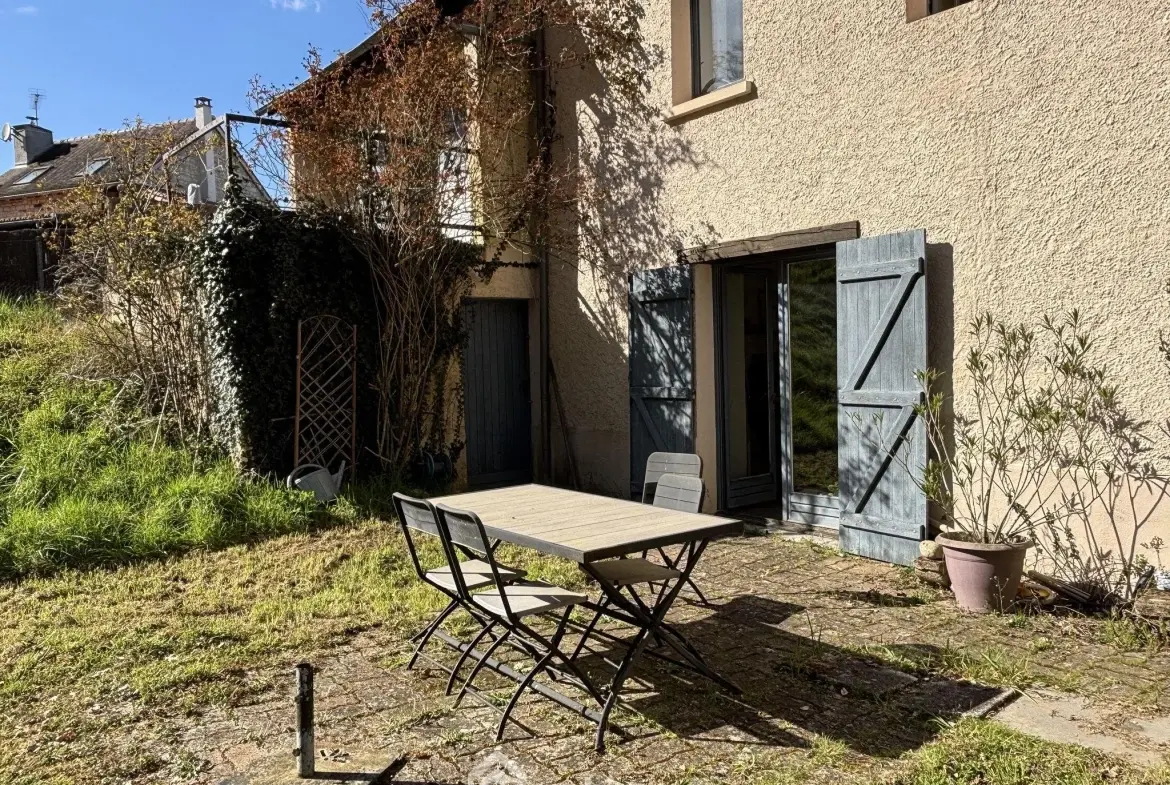 Maison en pierre avec extension à Colombiers - 107 m², 3 chambres, garage, terrain boisé 