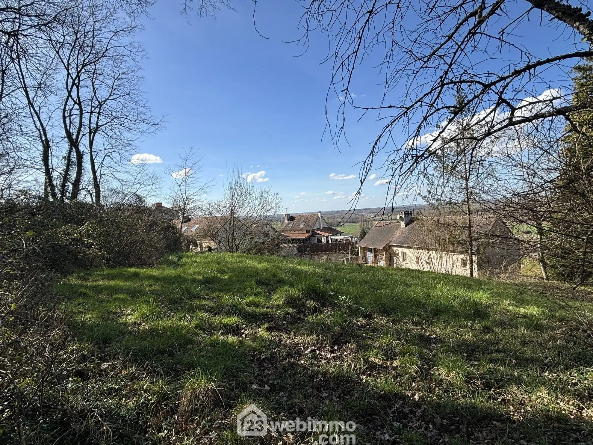 Maison en pierre avec extension à Colombiers - 107 m², 3 chambres, garage, terrain boisé 