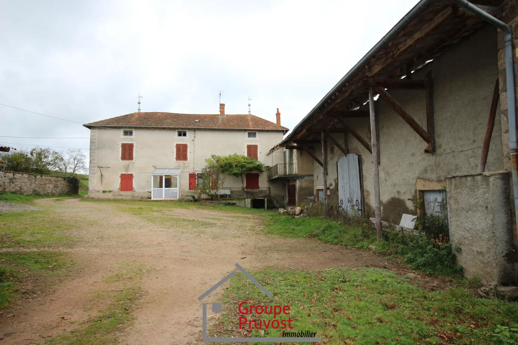 Ferme à rénover de 173 m² avec dépendances à Dompierre-les-Ormes 
