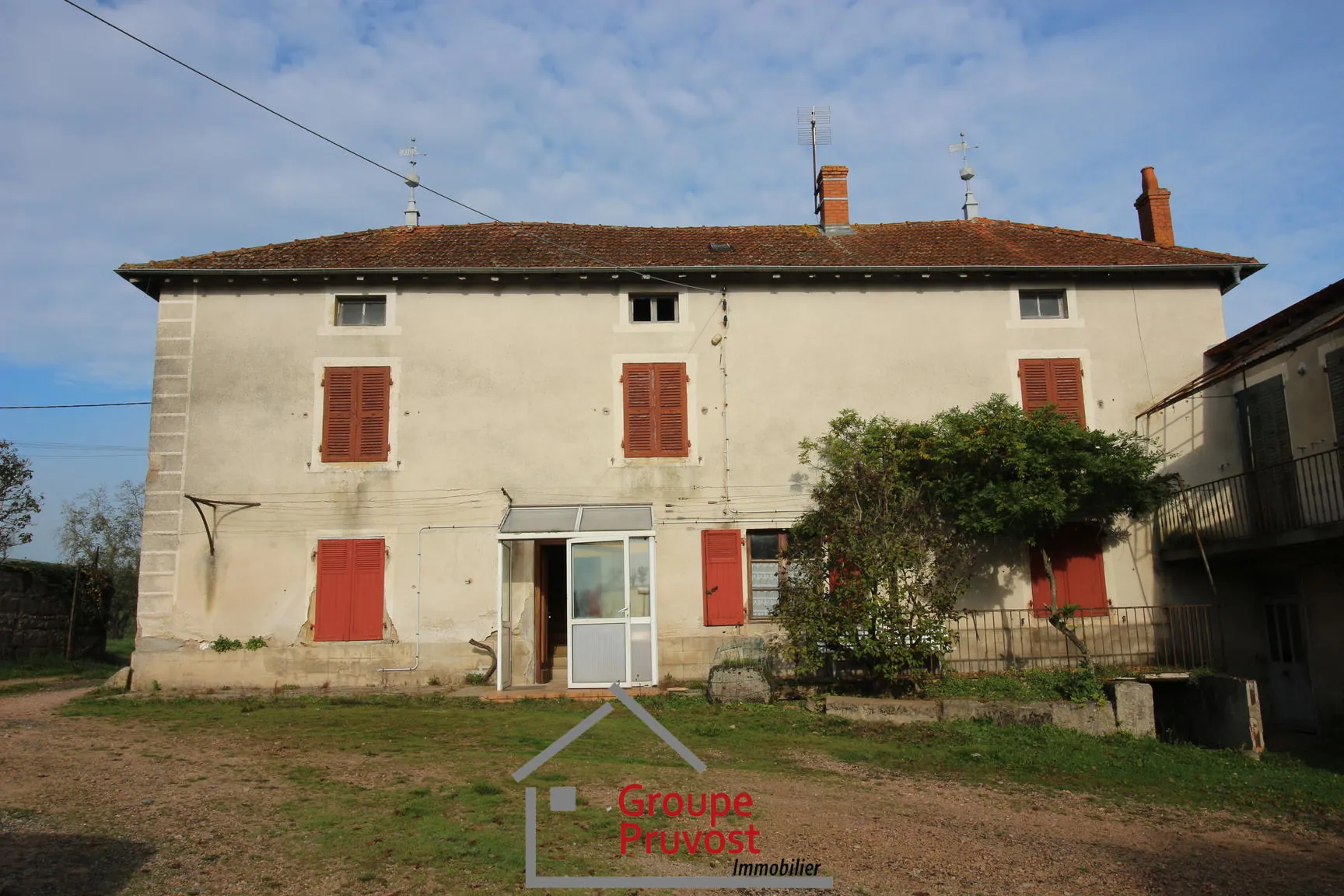 Ferme à rénover de 173 m² avec dépendances à Dompierre-les-Ormes 