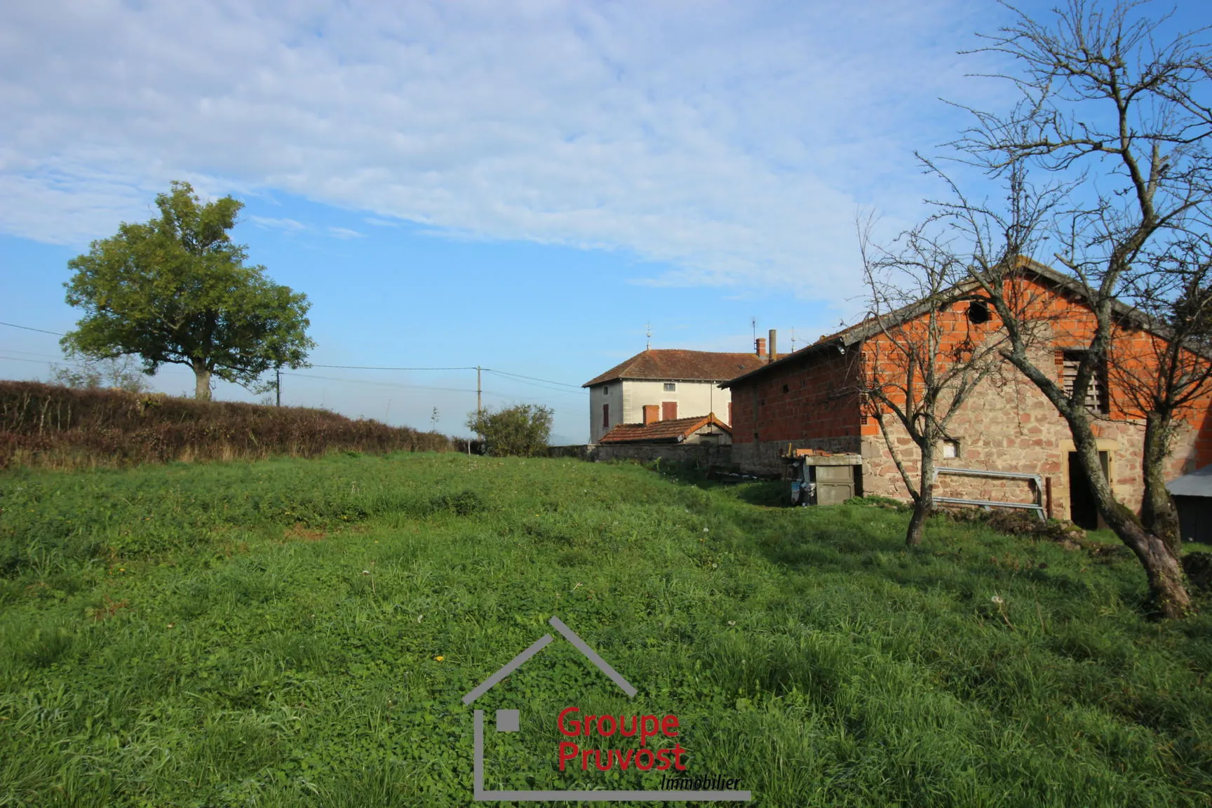 Ferme à rénover de 173 m² avec dépendances à Dompierre-les-Ormes 