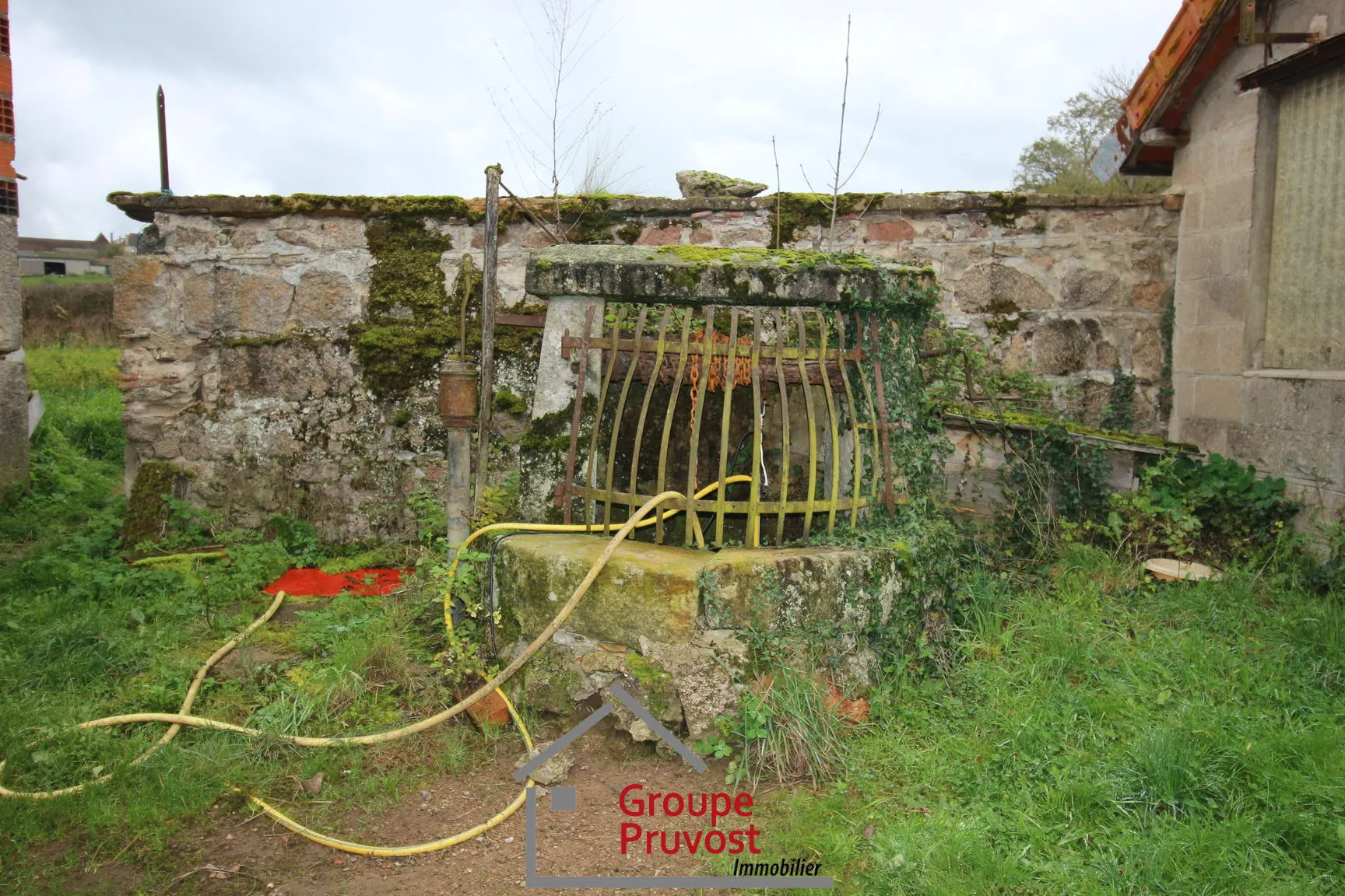 Ferme à rénover de 173 m² avec dépendances à Dompierre-les-Ormes 
