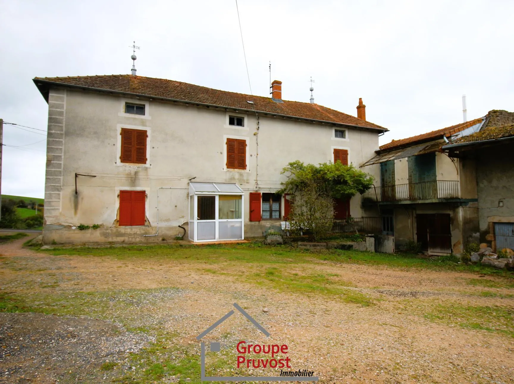 Ferme à rénover de 173 m² avec dépendances à Dompierre-les-Ormes 