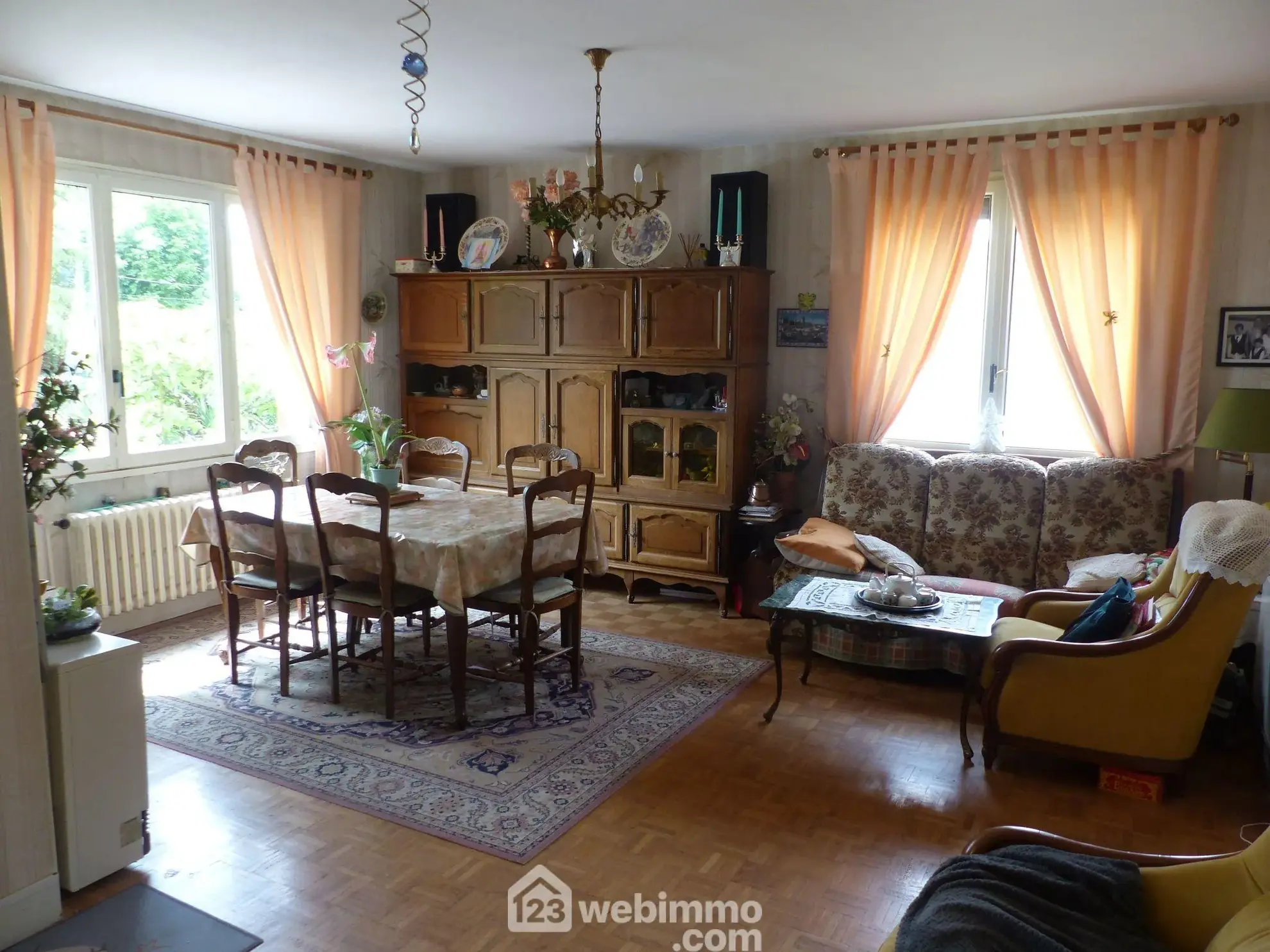 Maison à vendre de 142 m² à Saint-Jacques-sur-Darnétal avec dépendances et grand terrain 