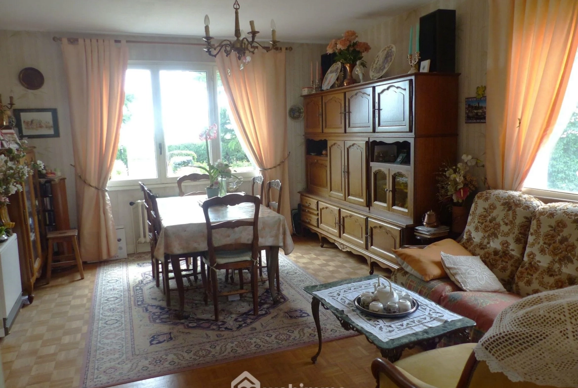 Maison à vendre de 142 m² à Saint-Jacques-sur-Darnétal avec dépendances et grand terrain 
