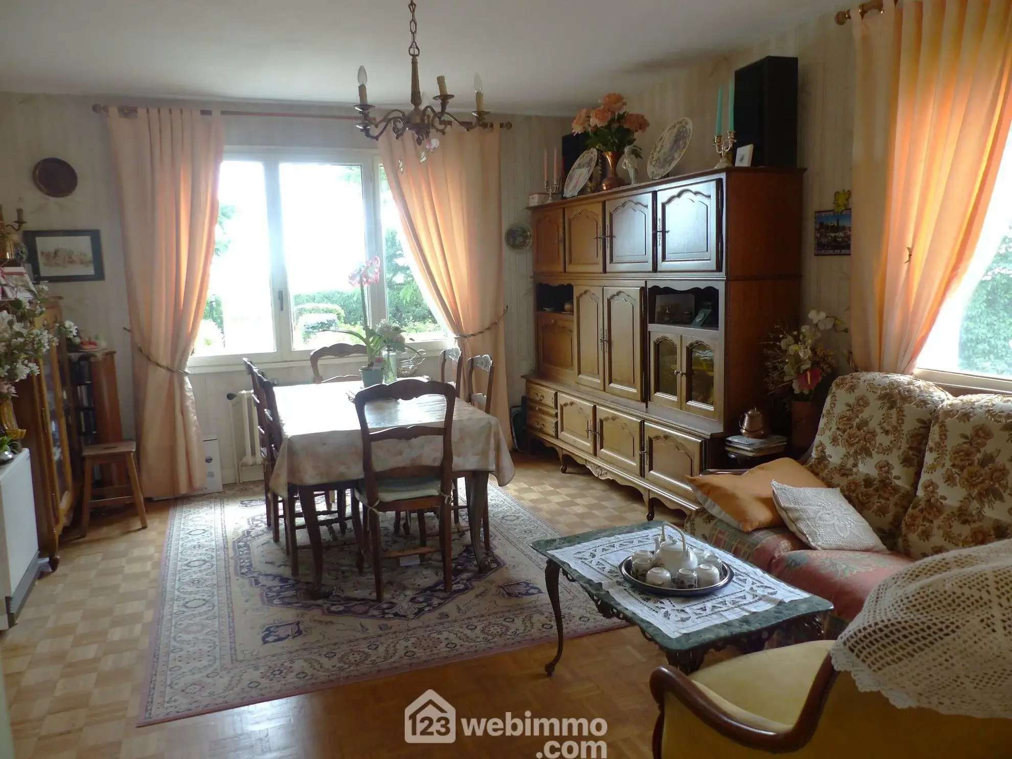 Maison à vendre de 142 m² à Saint-Jacques-sur-Darnétal avec dépendances et grand terrain 
