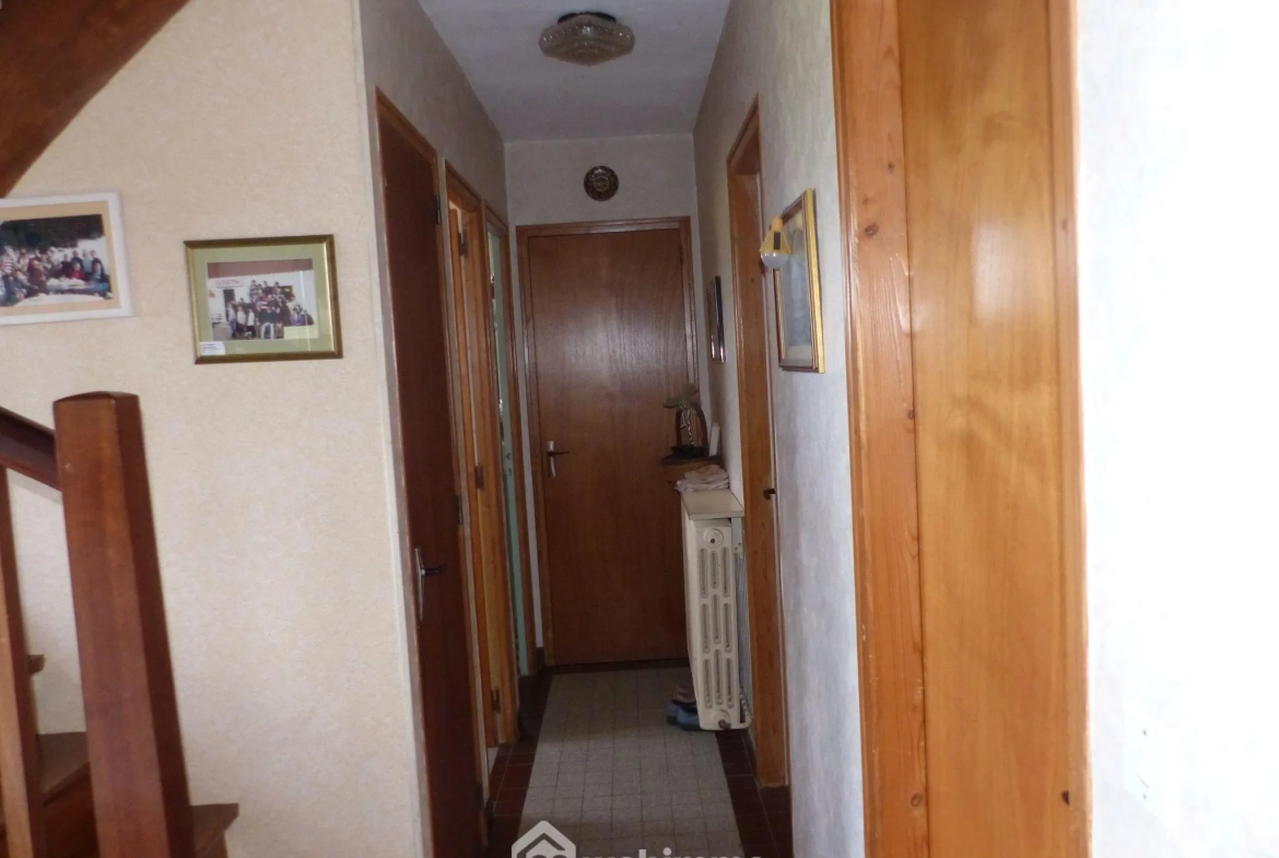 Maison à vendre de 142 m² à Saint-Jacques-sur-Darnétal avec dépendances et grand terrain 