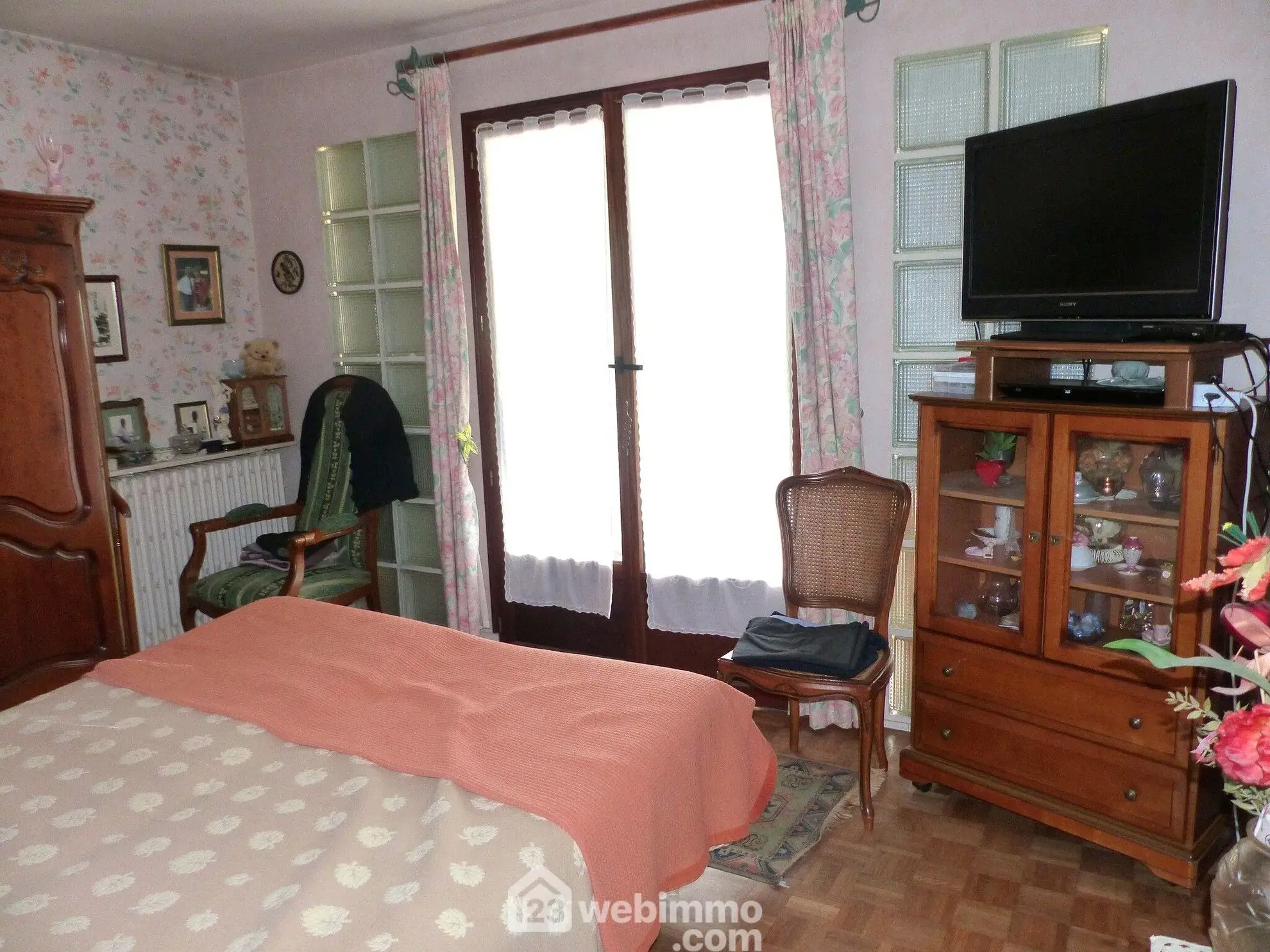 Maison à vendre de 142 m² à Saint-Jacques-sur-Darnétal avec dépendances et grand terrain 