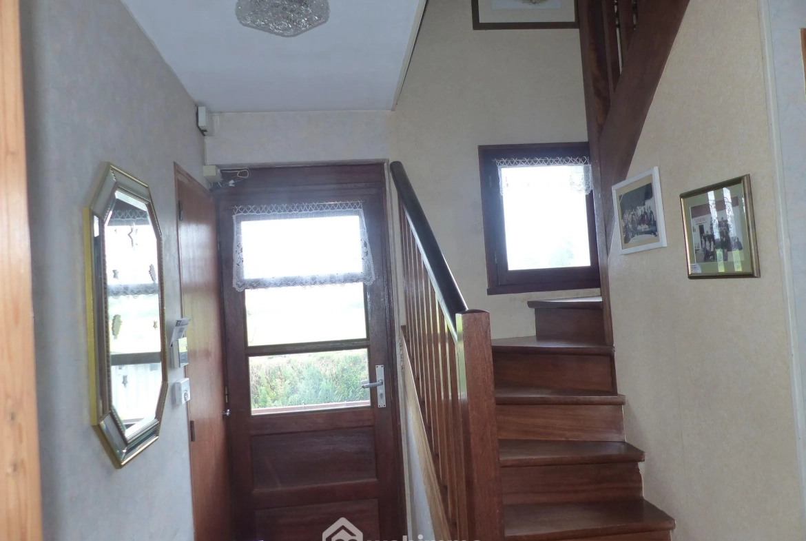 Maison à vendre de 142 m² à Saint-Jacques-sur-Darnétal avec dépendances et grand terrain 