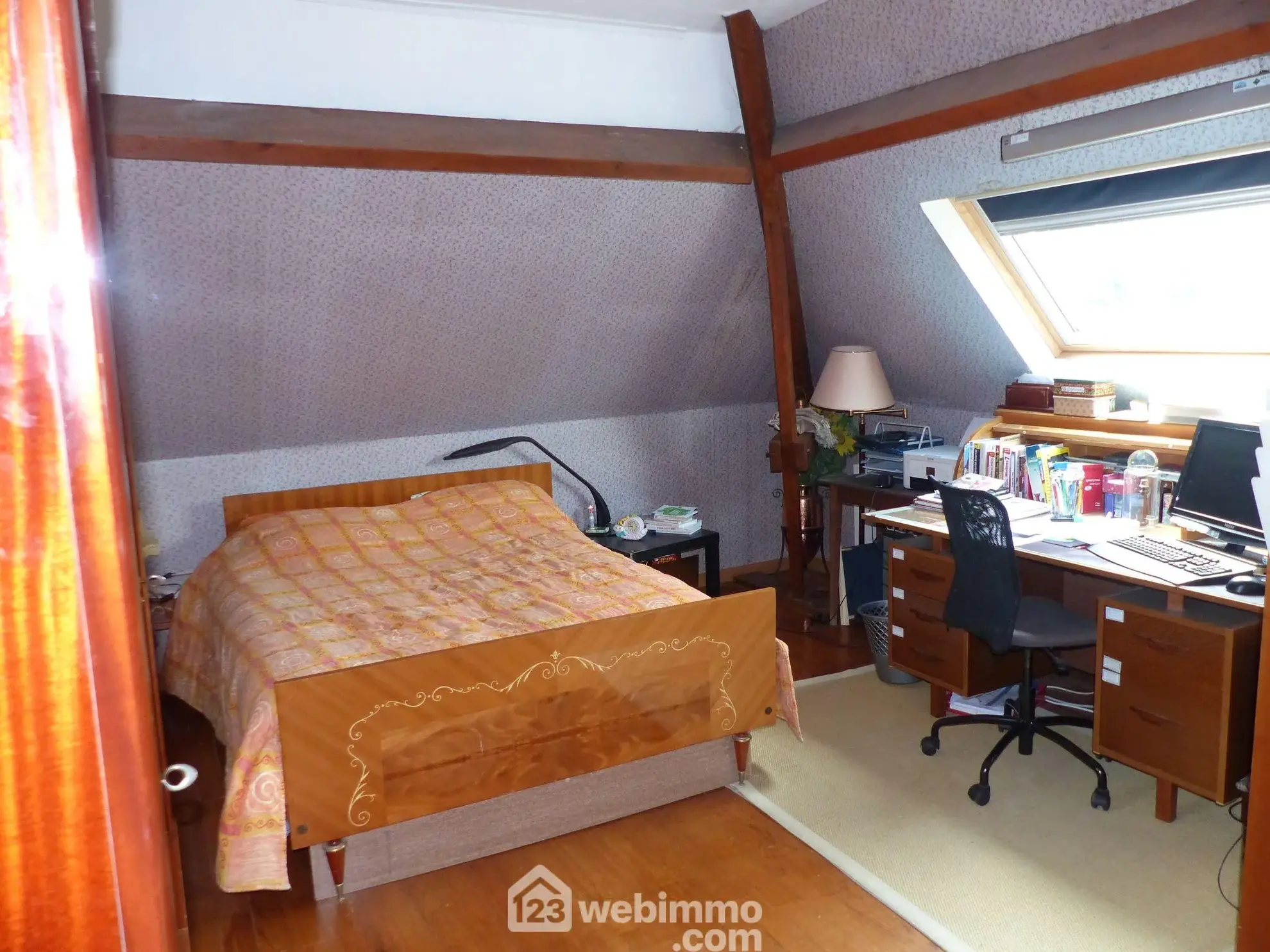 Maison à vendre de 142 m² à Saint-Jacques-sur-Darnétal avec dépendances et grand terrain 