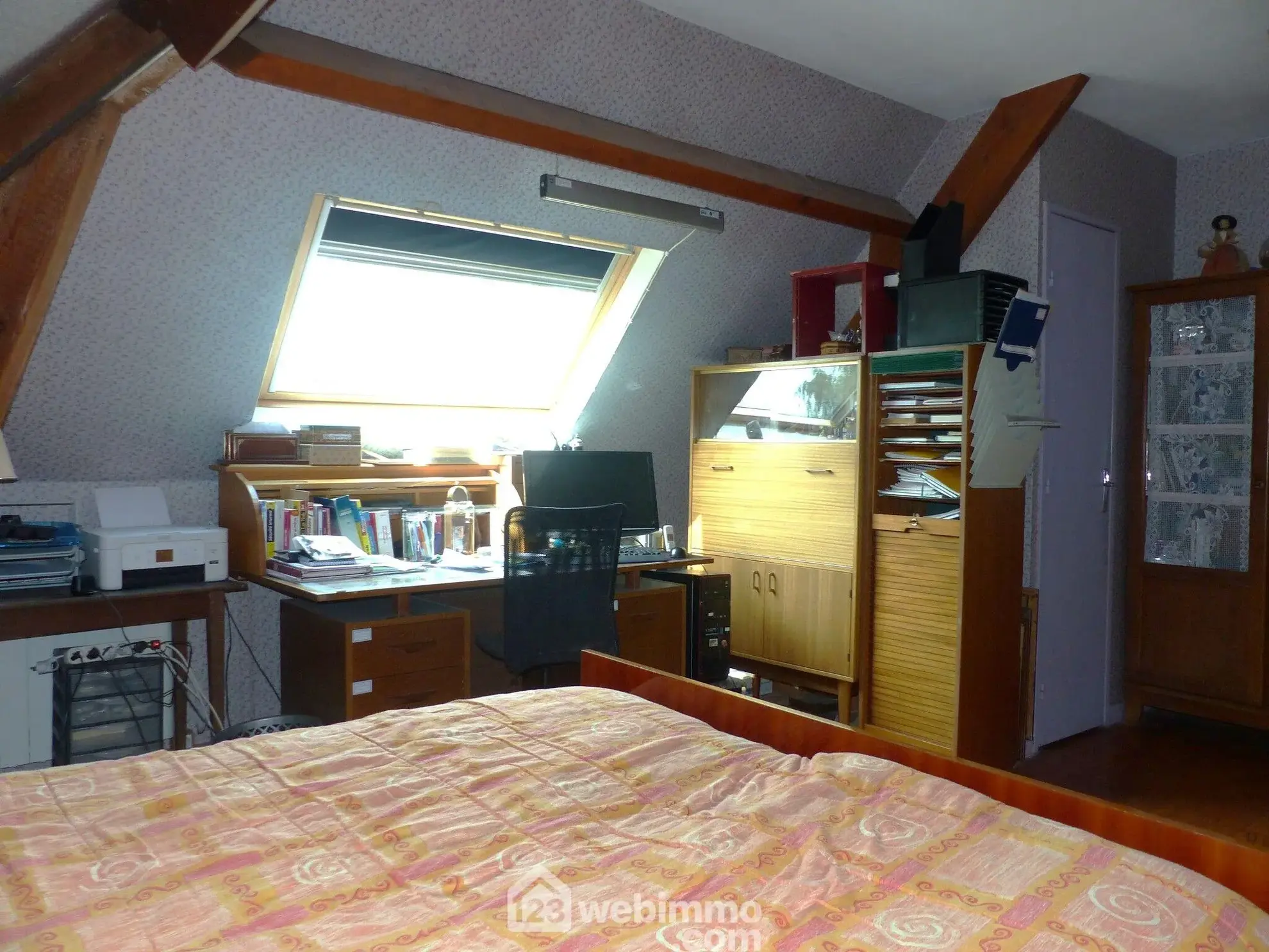 Maison à vendre de 142 m² à Saint-Jacques-sur-Darnétal avec dépendances et grand terrain 