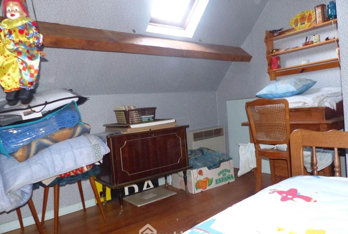 Maison à vendre de 142 m² à Saint-Jacques-sur-Darnétal avec dépendances et grand terrain 