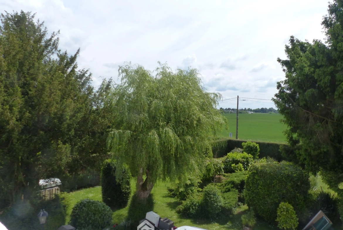 Maison à vendre de 142 m² à Saint-Jacques-sur-Darnétal avec dépendances et grand terrain 