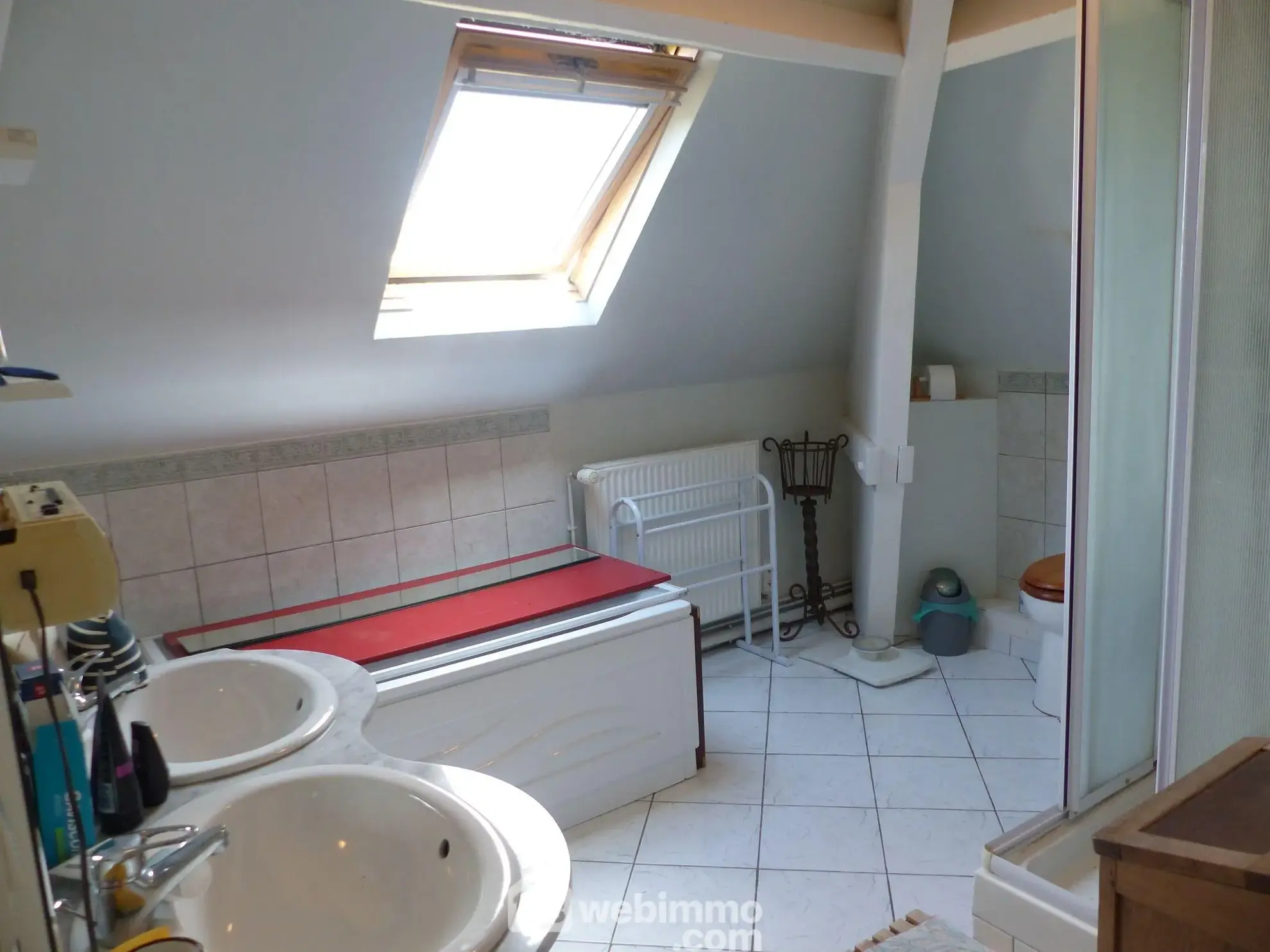 Maison à vendre de 142 m² à Saint-Jacques-sur-Darnétal avec dépendances et grand terrain 