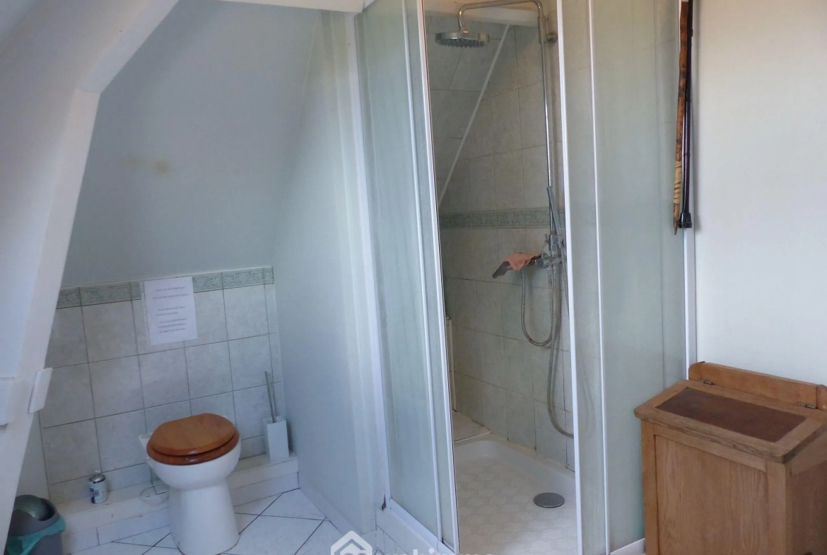 Maison à vendre de 142 m² à Saint-Jacques-sur-Darnétal avec dépendances et grand terrain 