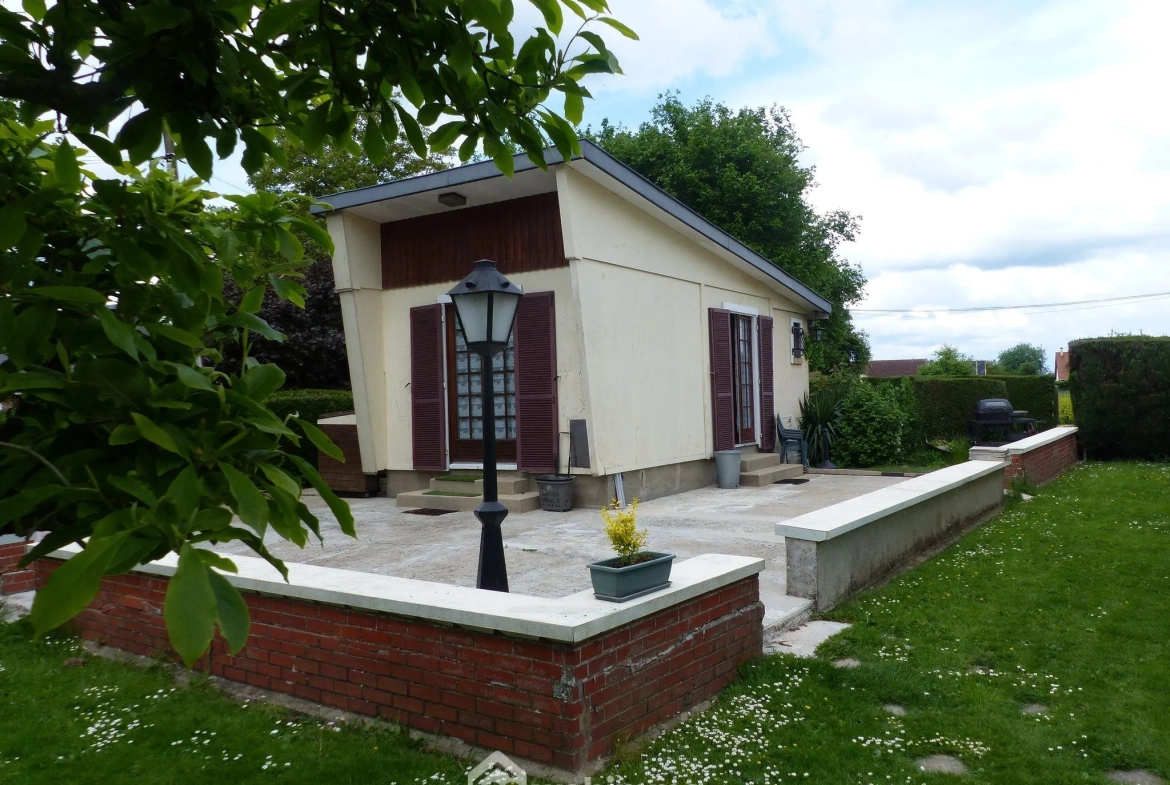 Maison à vendre de 142 m² à Saint-Jacques-sur-Darnétal avec dépendances et grand terrain 