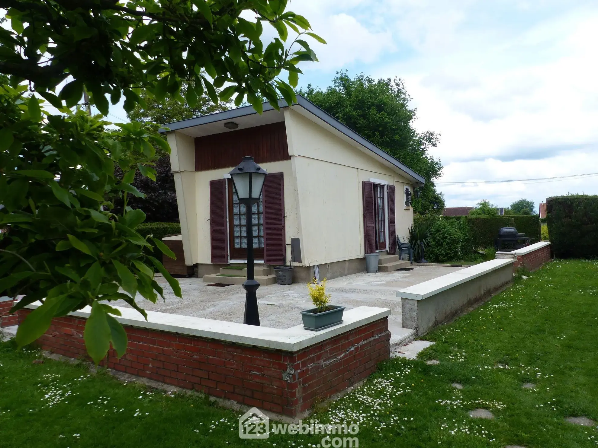 Maison à vendre de 142 m² à Saint-Jacques-sur-Darnétal avec dépendances et grand terrain 