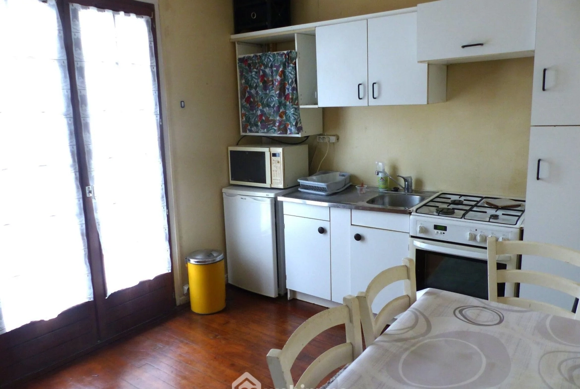 Maison à vendre de 142 m² à Saint-Jacques-sur-Darnétal avec dépendances et grand terrain 