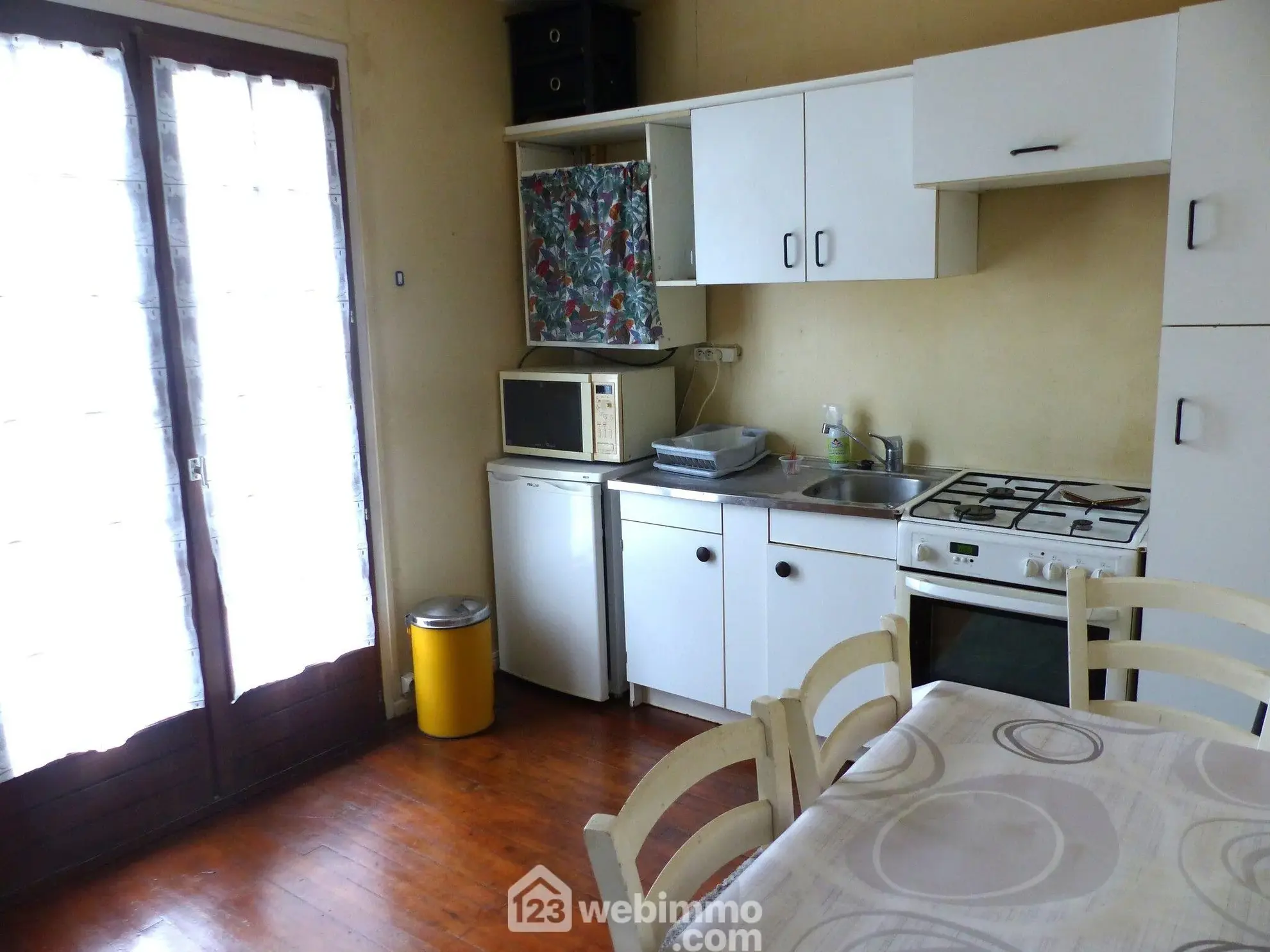 Maison à vendre de 142 m² à Saint-Jacques-sur-Darnétal avec dépendances et grand terrain 