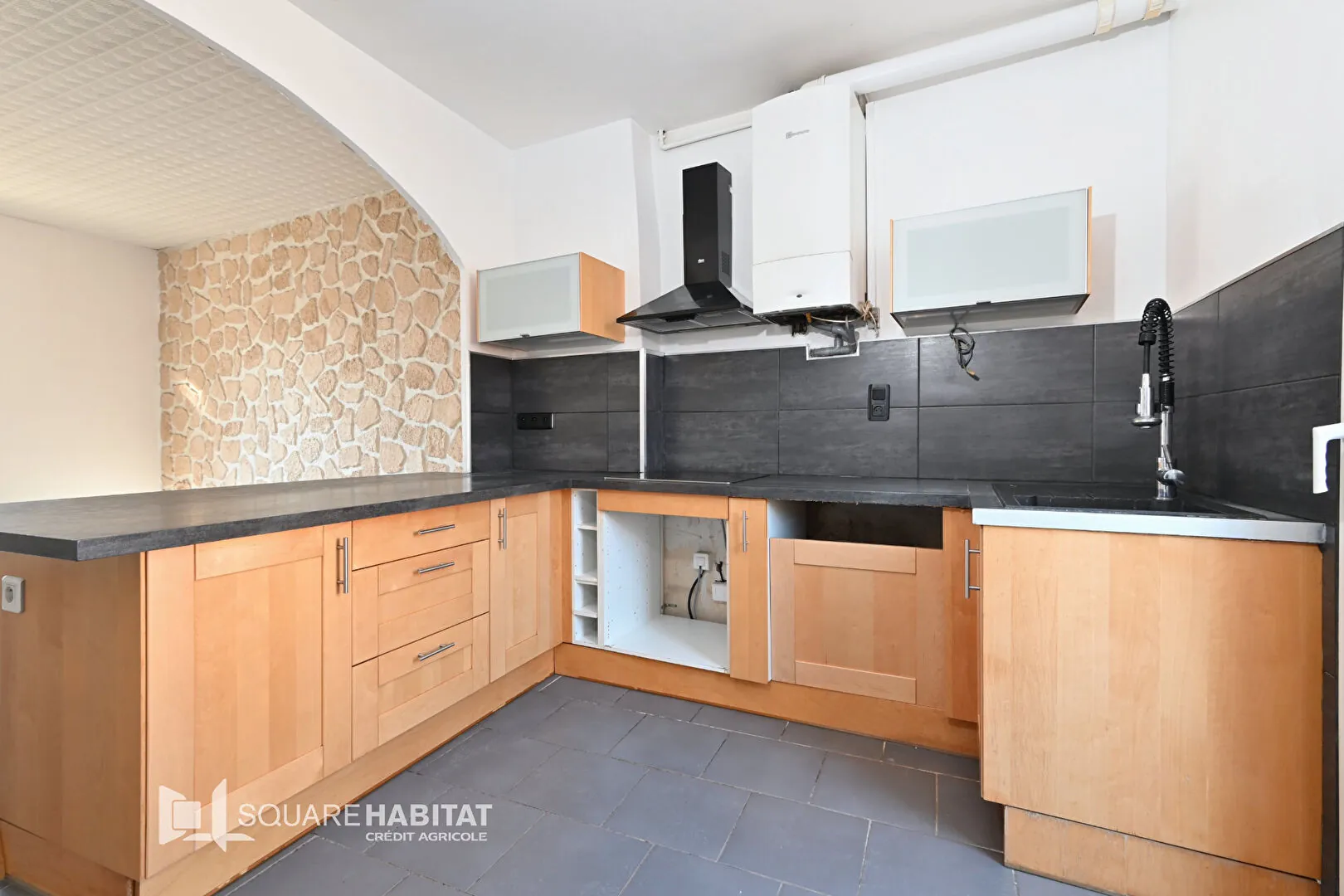 Appartement traversant de 76 m² à Saint-Antoine, Marseille, dernier étage 