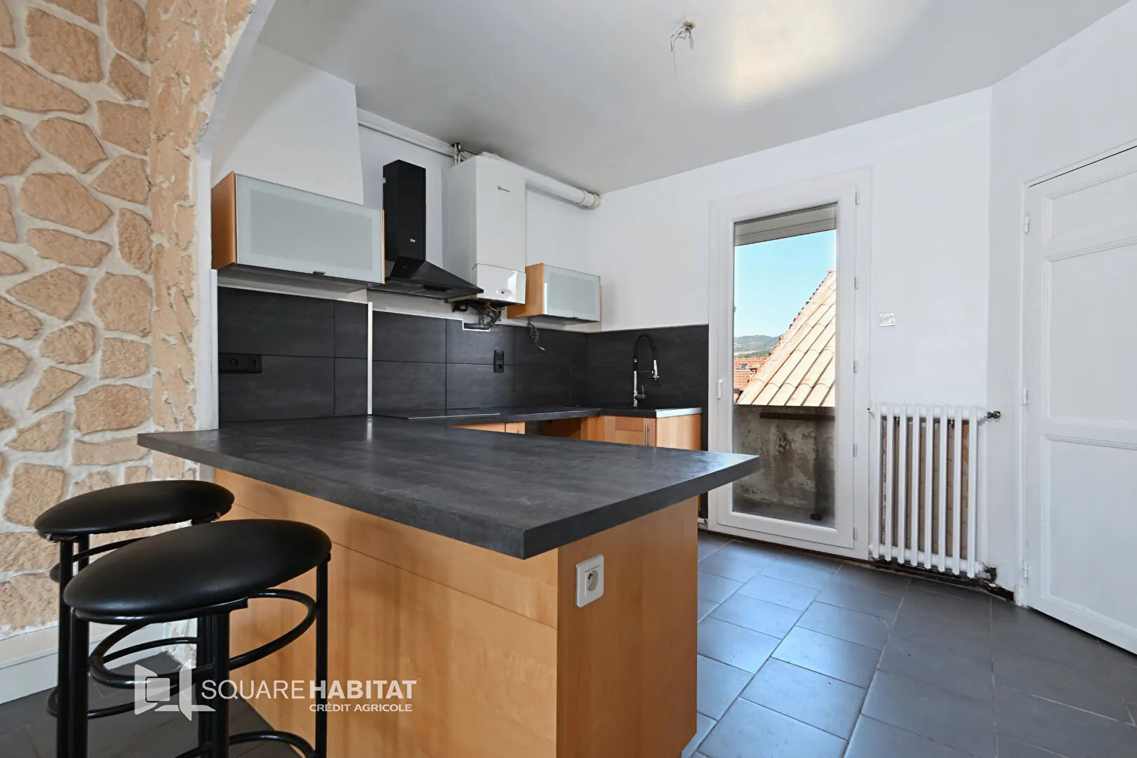 Appartement traversant de 76 m² à Saint-Antoine, Marseille, dernier étage 