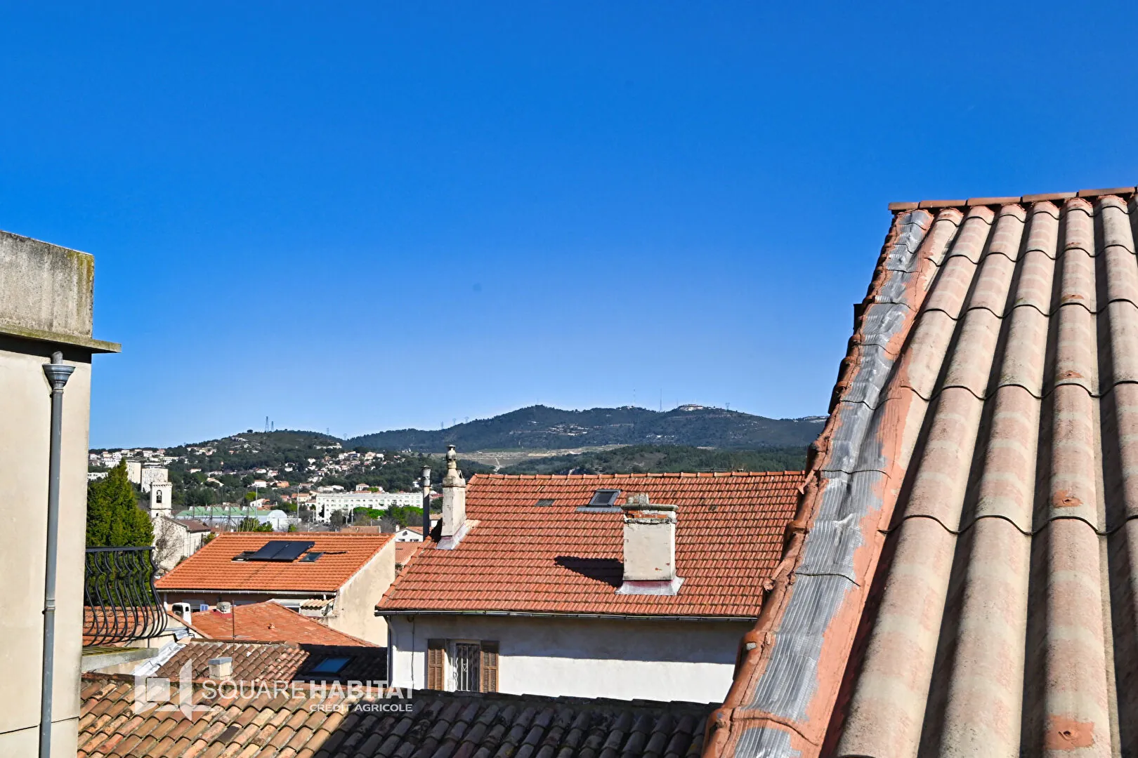 Appartement traversant de 76 m² à Saint-Antoine, Marseille, dernier étage 
