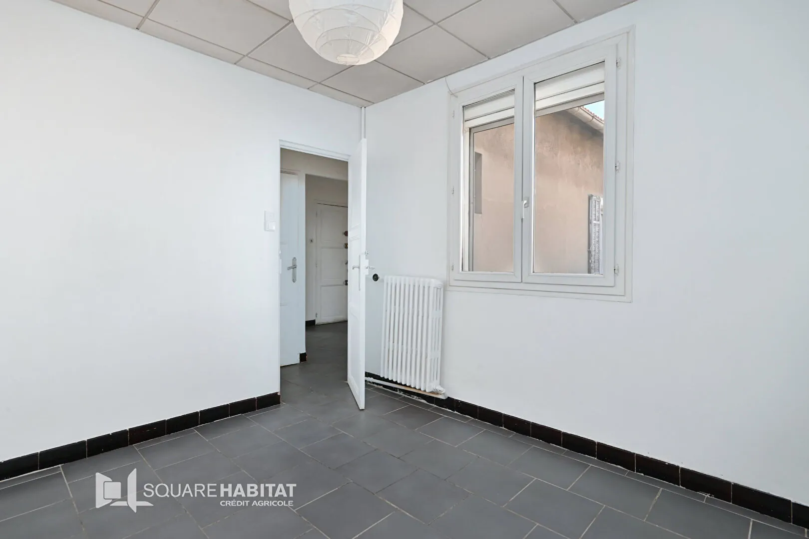 Appartement traversant de 76 m² à Saint-Antoine, Marseille, dernier étage 