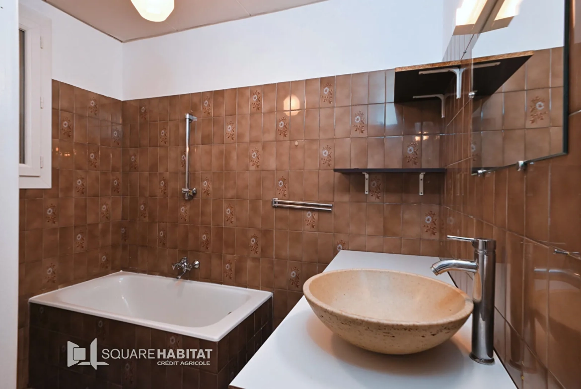 Appartement traversant de 76 m² à Saint-Antoine, Marseille, dernier étage 