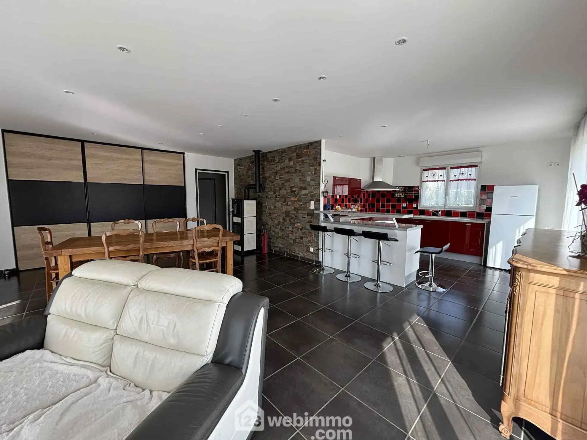 À vendre maison de plain-pied à Descartes, 113 m² avec terrain de 1166 m² 