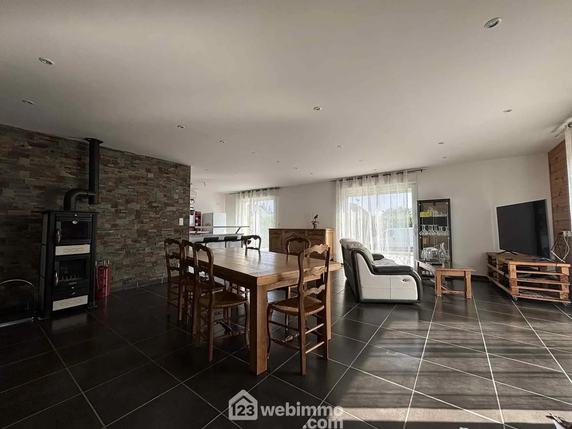 À vendre maison de plain-pied à Descartes, 113 m² avec terrain de 1166 m² 