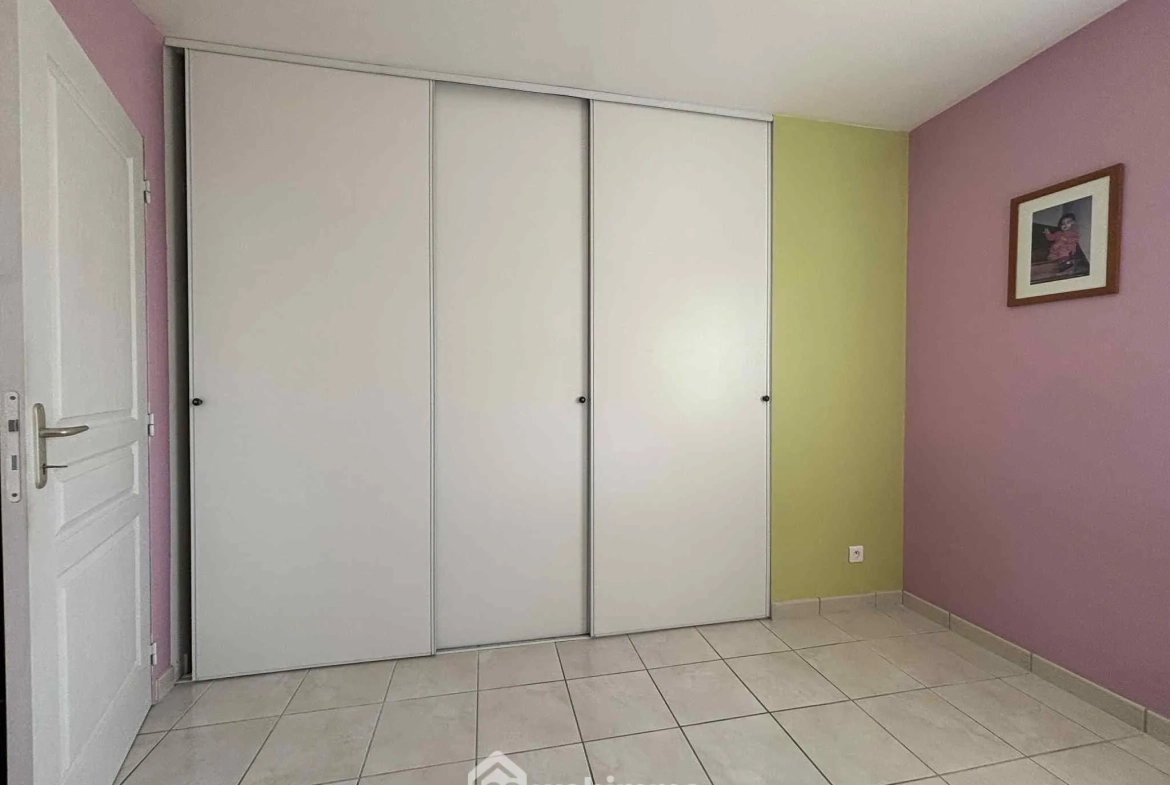 À vendre maison de plain-pied à Descartes, 113 m² avec terrain de 1166 m² 