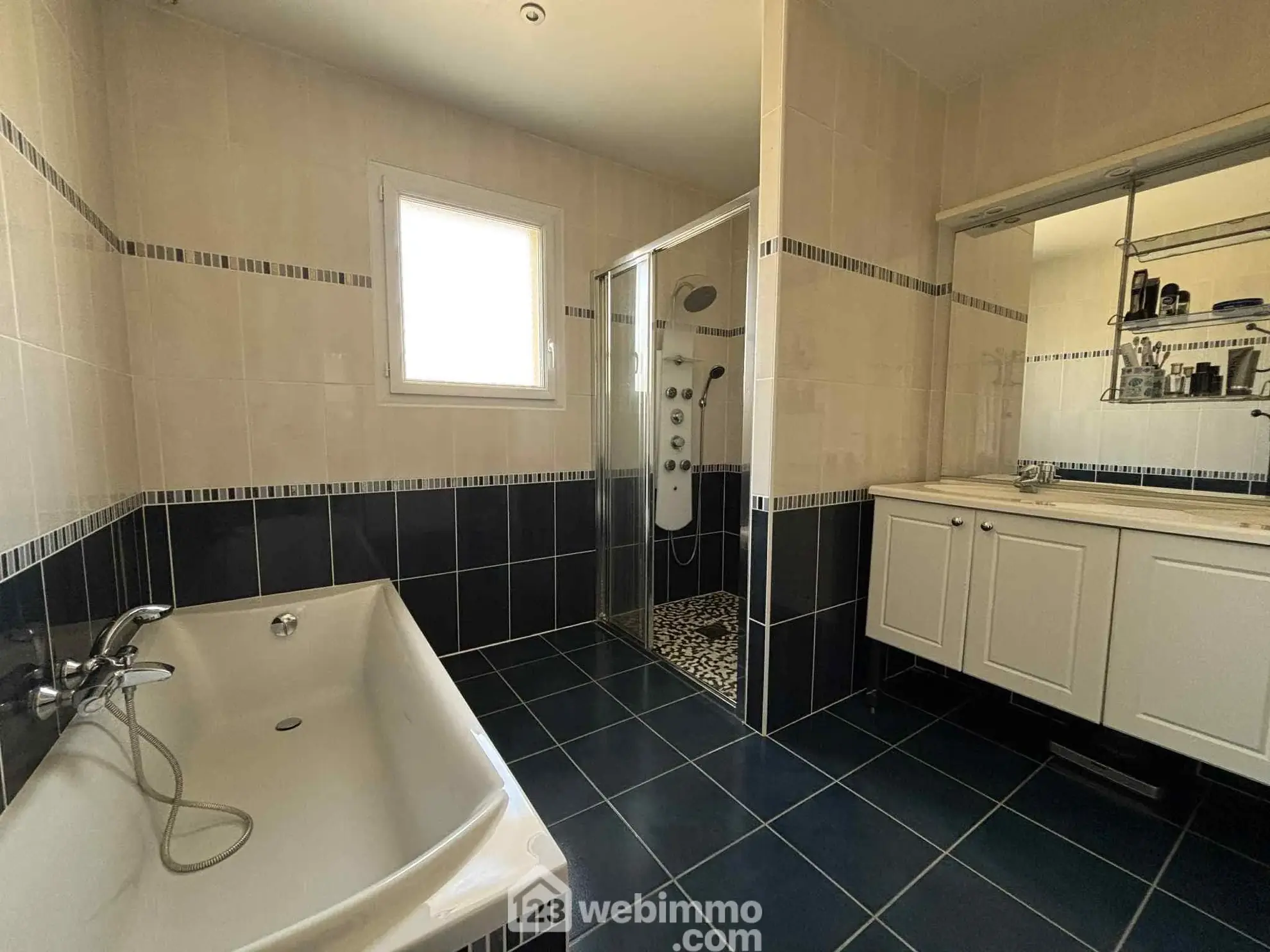 À vendre maison de plain-pied à Descartes, 113 m² avec terrain de 1166 m² 