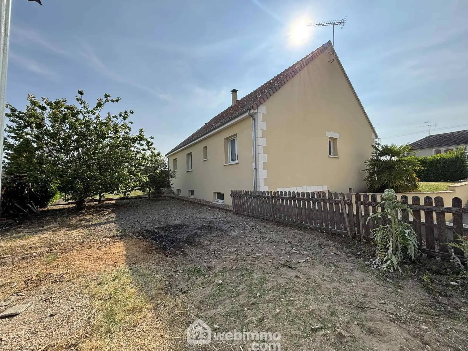 À vendre maison de plain-pied à Descartes, 113 m² avec terrain de 1166 m² 