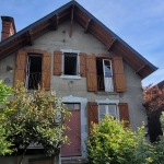 Maison de ville à Artix de 8 pièces avec grand potentiel et garage inclus