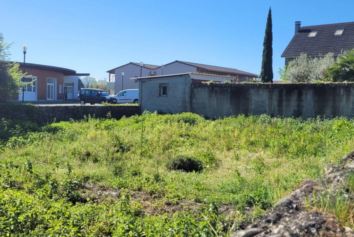 Maison de ville à Artix de 8 pièces avec grand potentiel et garage inclus 