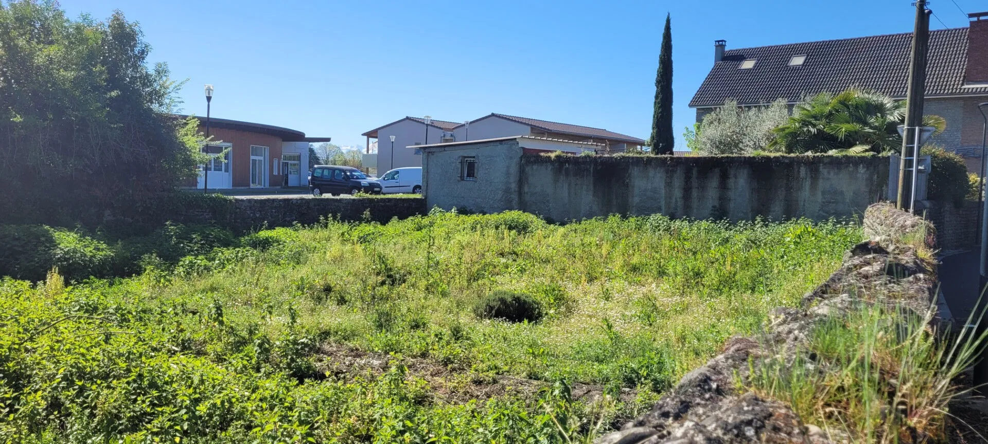 Maison de ville à Artix de 8 pièces avec grand potentiel et garage inclus 