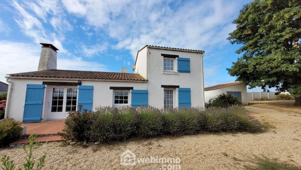 Belle maison vendéenne à Longeville-sur-Mer avec grand terrain et garage