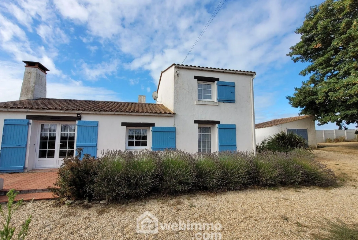 Belle maison vendéenne à Longeville-sur-Mer avec grand terrain et garage 