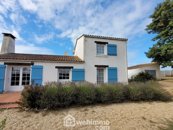 Belle maison vendéenne à Longeville-sur-Mer avec grand terrain et garage