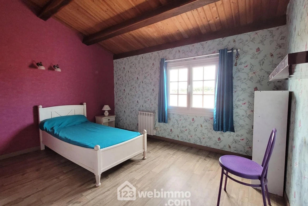 Belle maison vendéenne à Longeville-sur-Mer avec grand terrain et garage 
