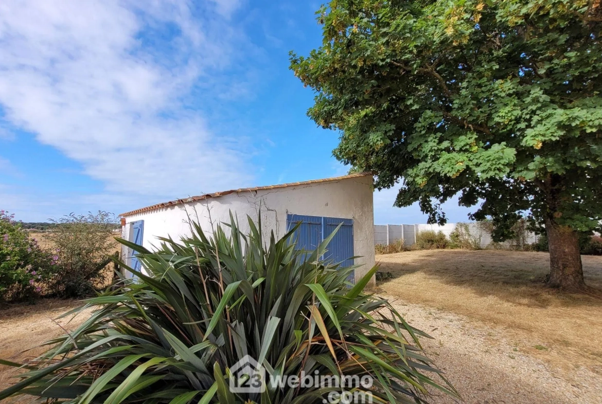 Belle maison vendéenne à Longeville-sur-Mer avec grand terrain et garage 