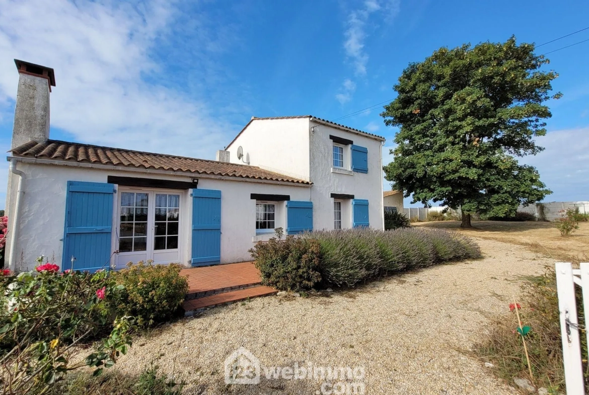 Belle maison vendéenne à Longeville-sur-Mer avec grand terrain et garage 