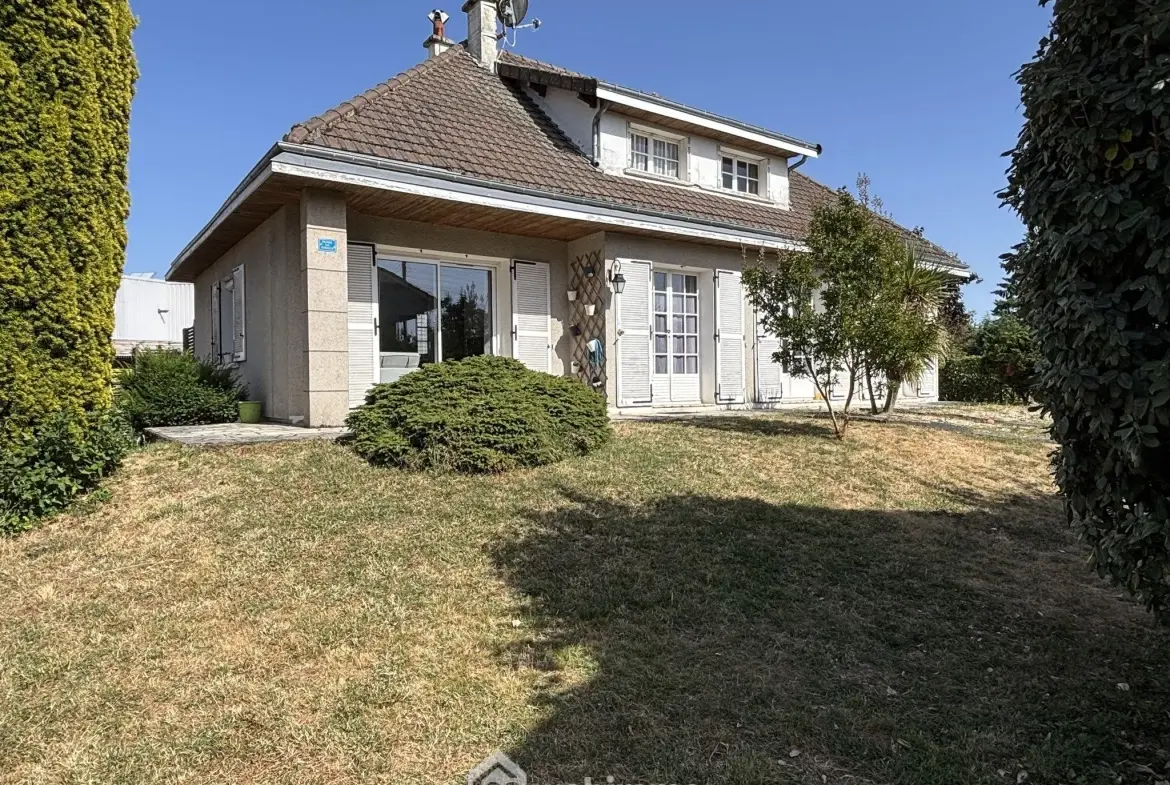 Maison de plain-pied 114 m² à Châtellerault avec 4 chambres et terrasse 