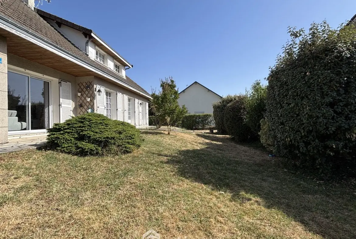Maison de plain-pied 114 m² à Châtellerault avec 4 chambres et terrasse 