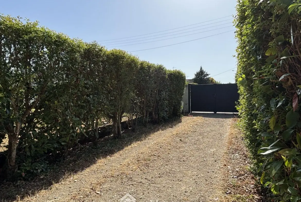 Maison de plain-pied 114 m² à Châtellerault avec 4 chambres et terrasse 
