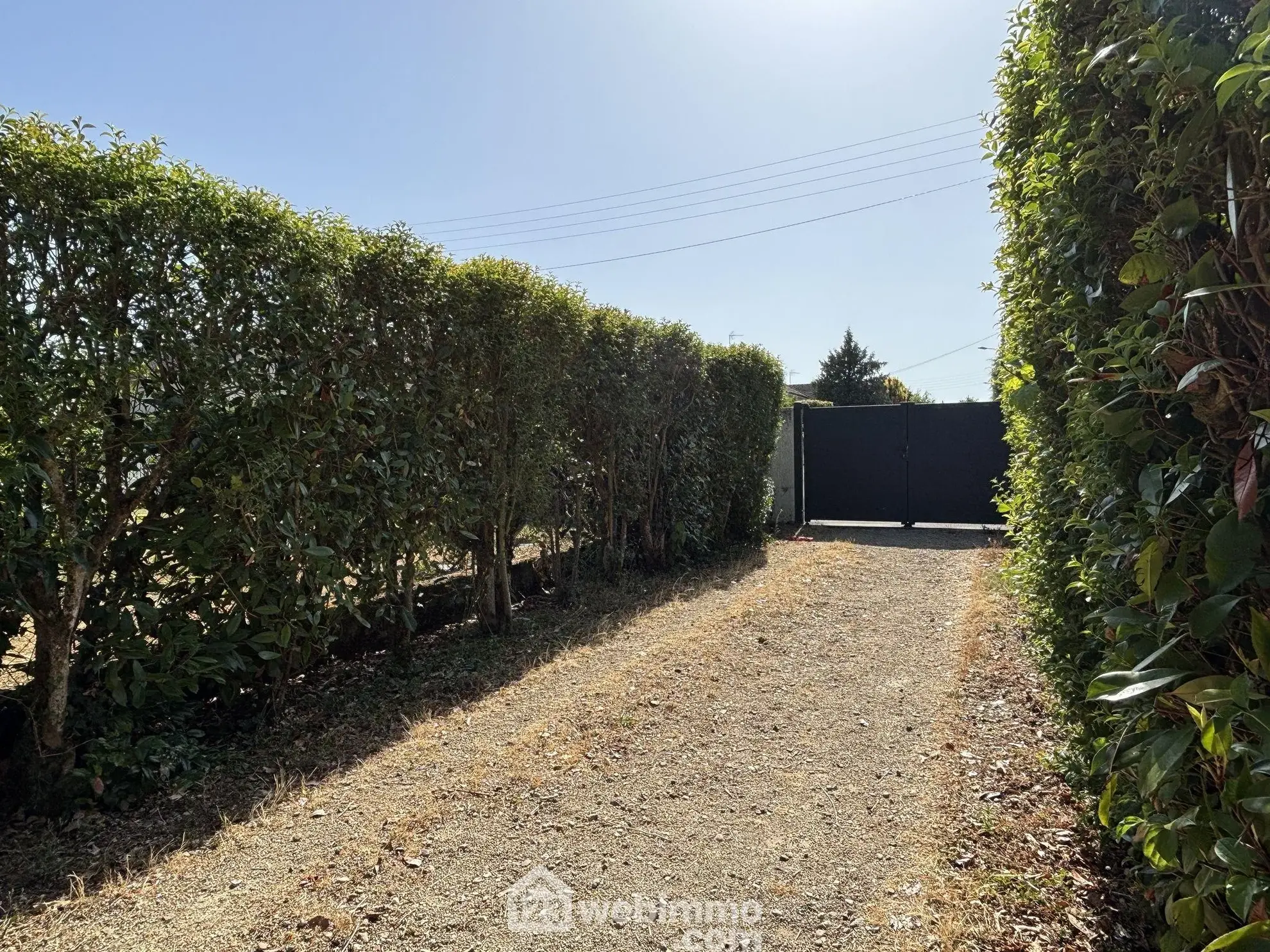 Maison de plain-pied 114 m² à Châtellerault avec 4 chambres et terrasse 